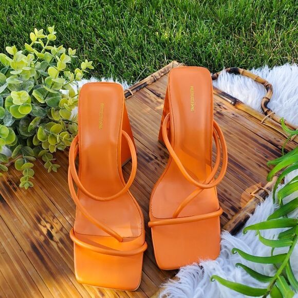 Pretty Little Thing Open Toe Chunky Block Triangular Heel Sandal Sz 9 - Picture 11 of 13